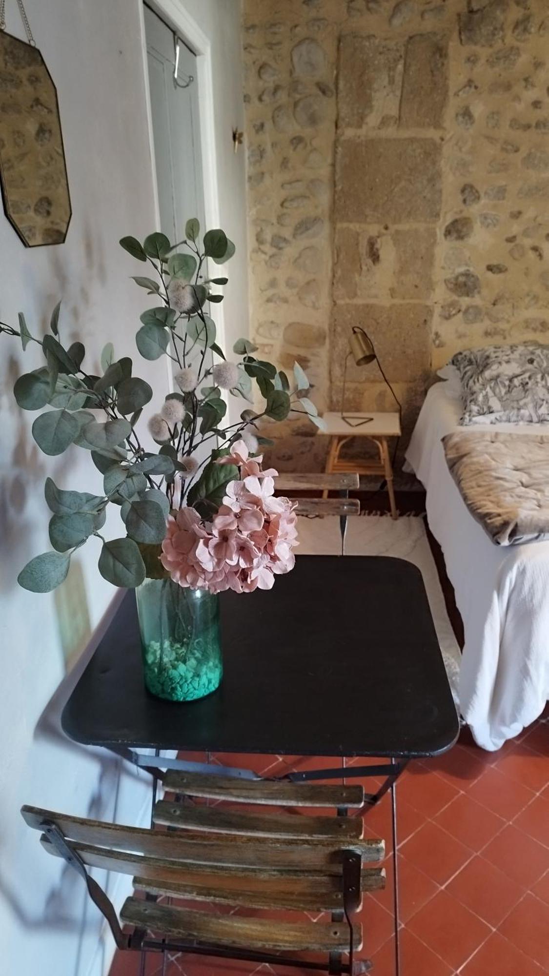 Alheuredusud Bed & Breakfast Violès Dış mekan fotoğraf